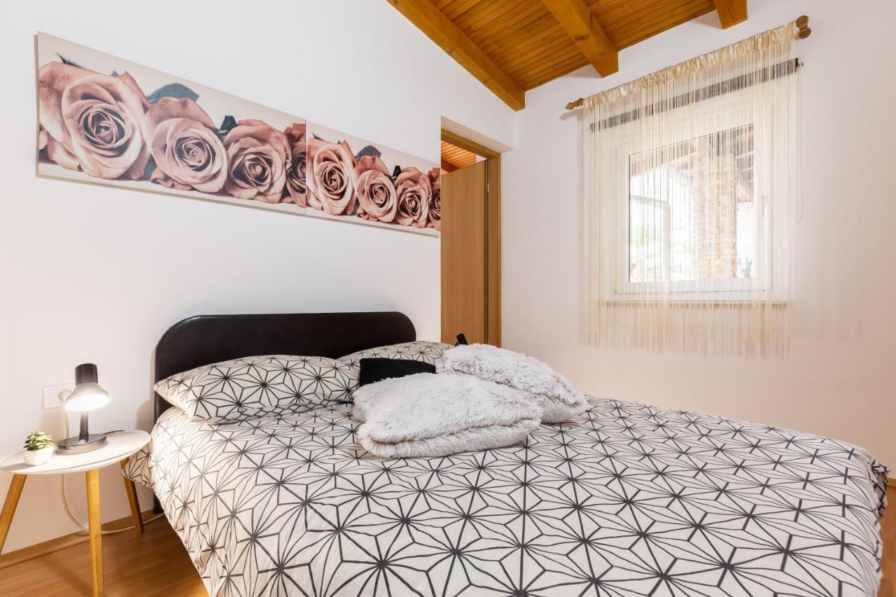 Holiday Home Bukovac 普拉 外观 照片