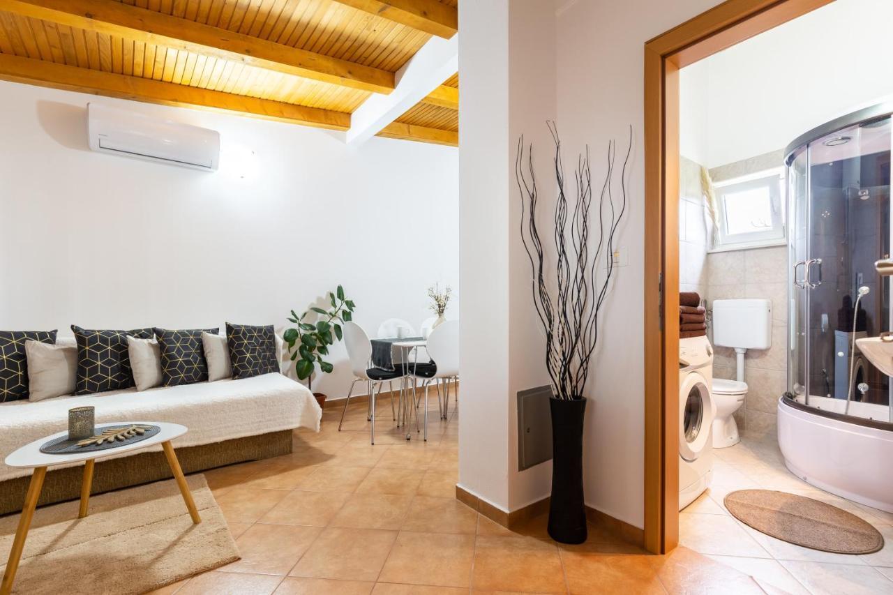 Holiday Home Bukovac 普拉 外观 照片